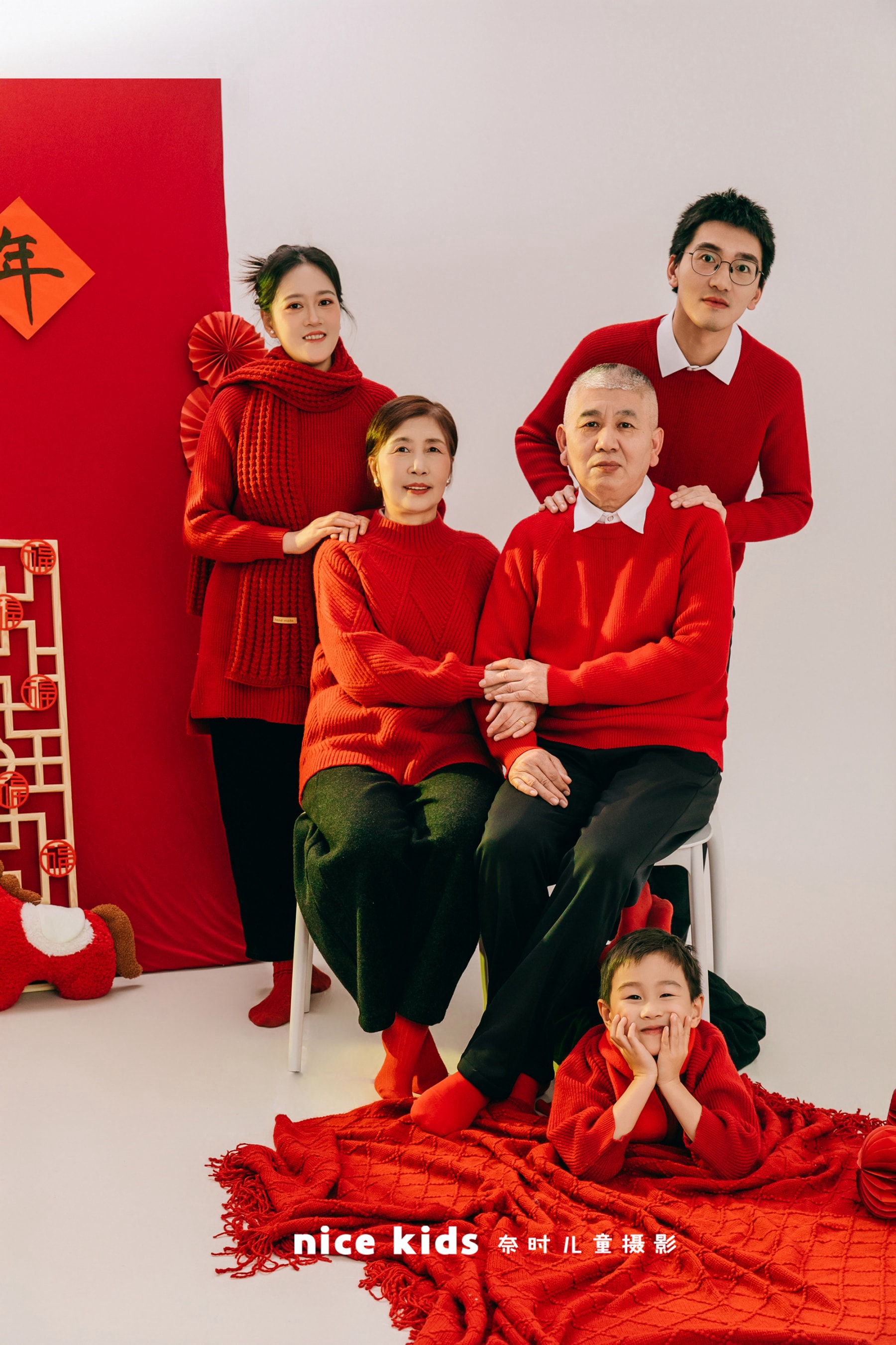 喜庆红毛衣 - 全家福