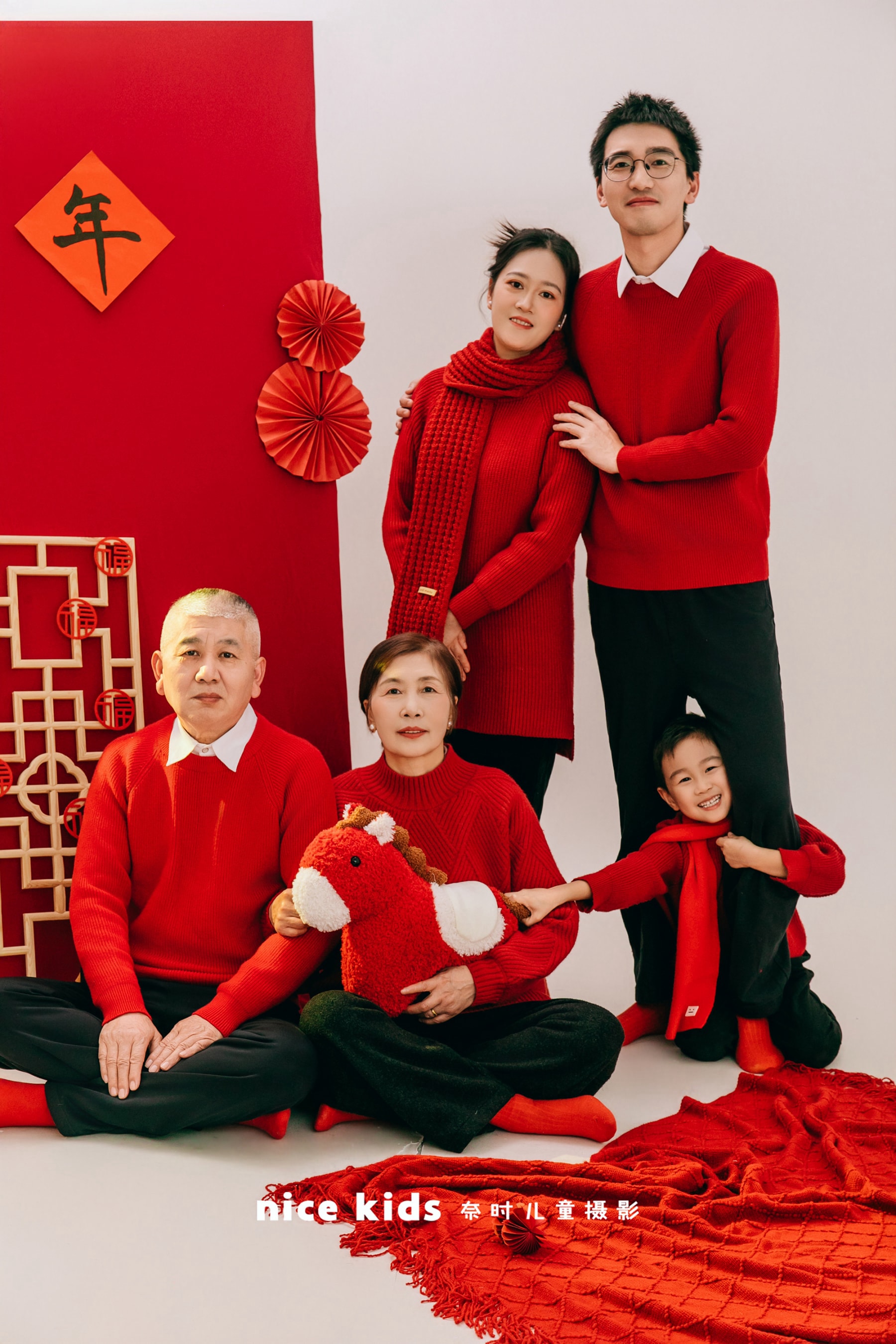 喜庆红毛衣 - 全家福 苏州奈时儿童摄影