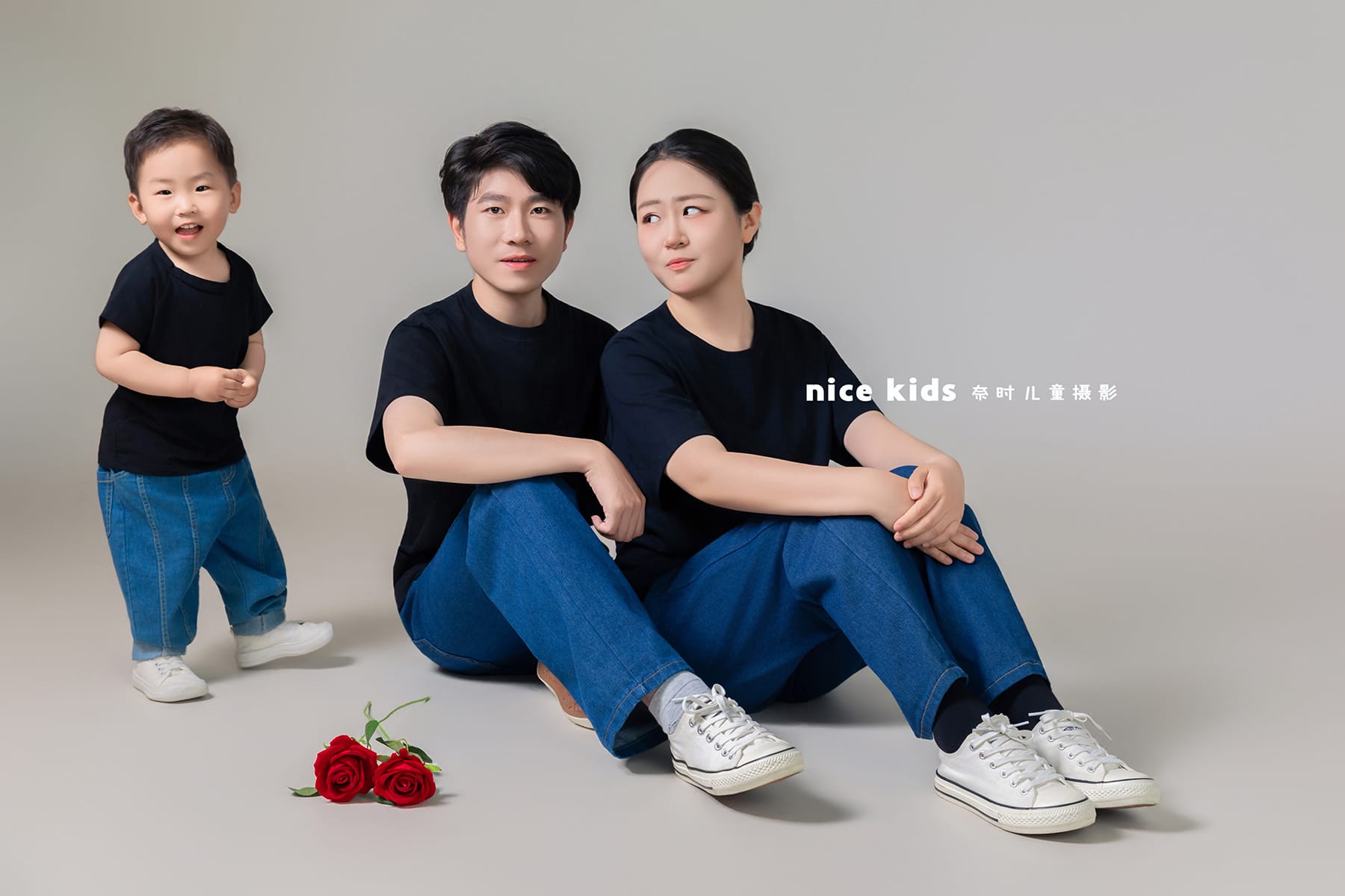 简约黑t亲子合影 苏州奈时儿童摄影