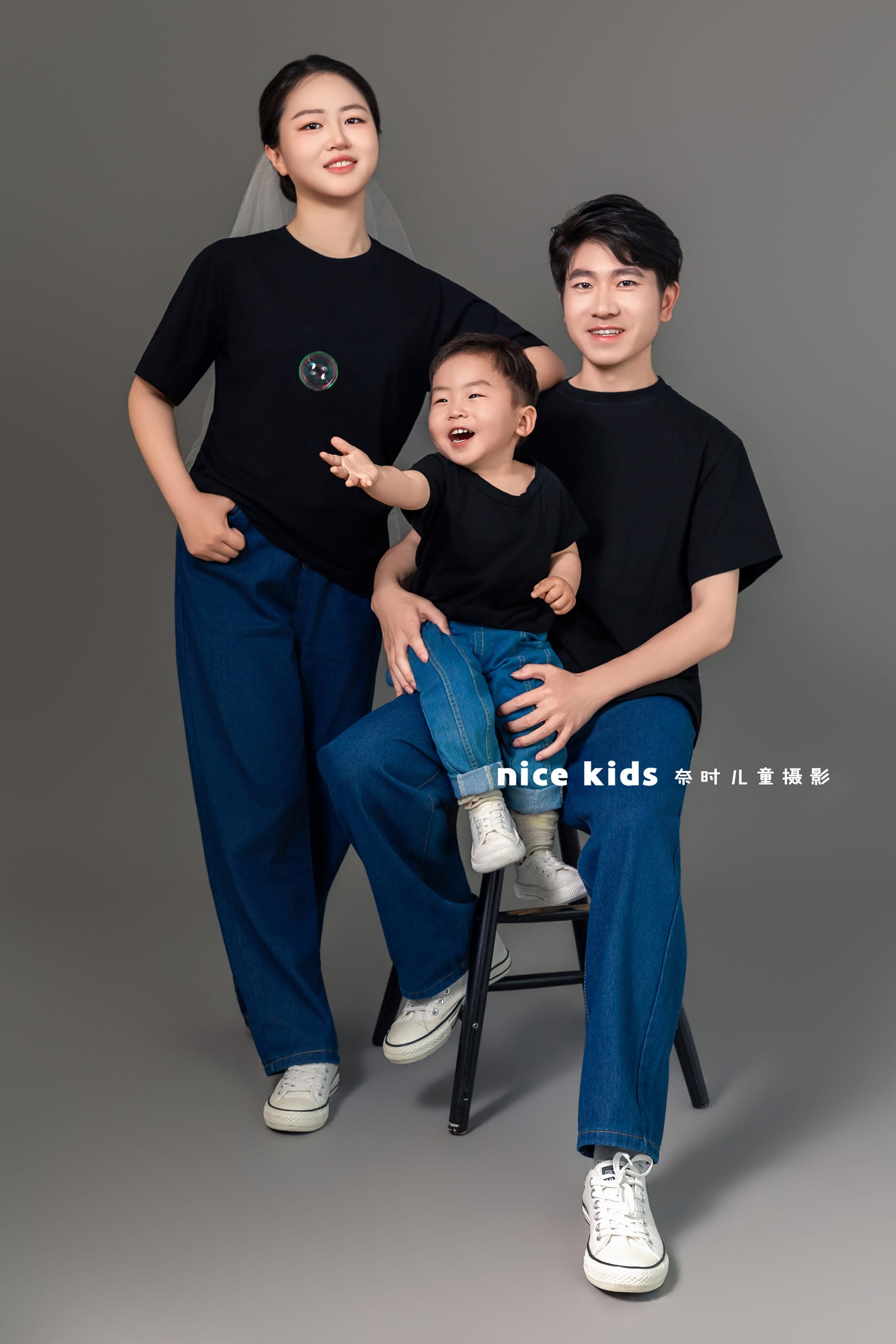 简约黑t亲子合影 苏州奈时儿童摄影