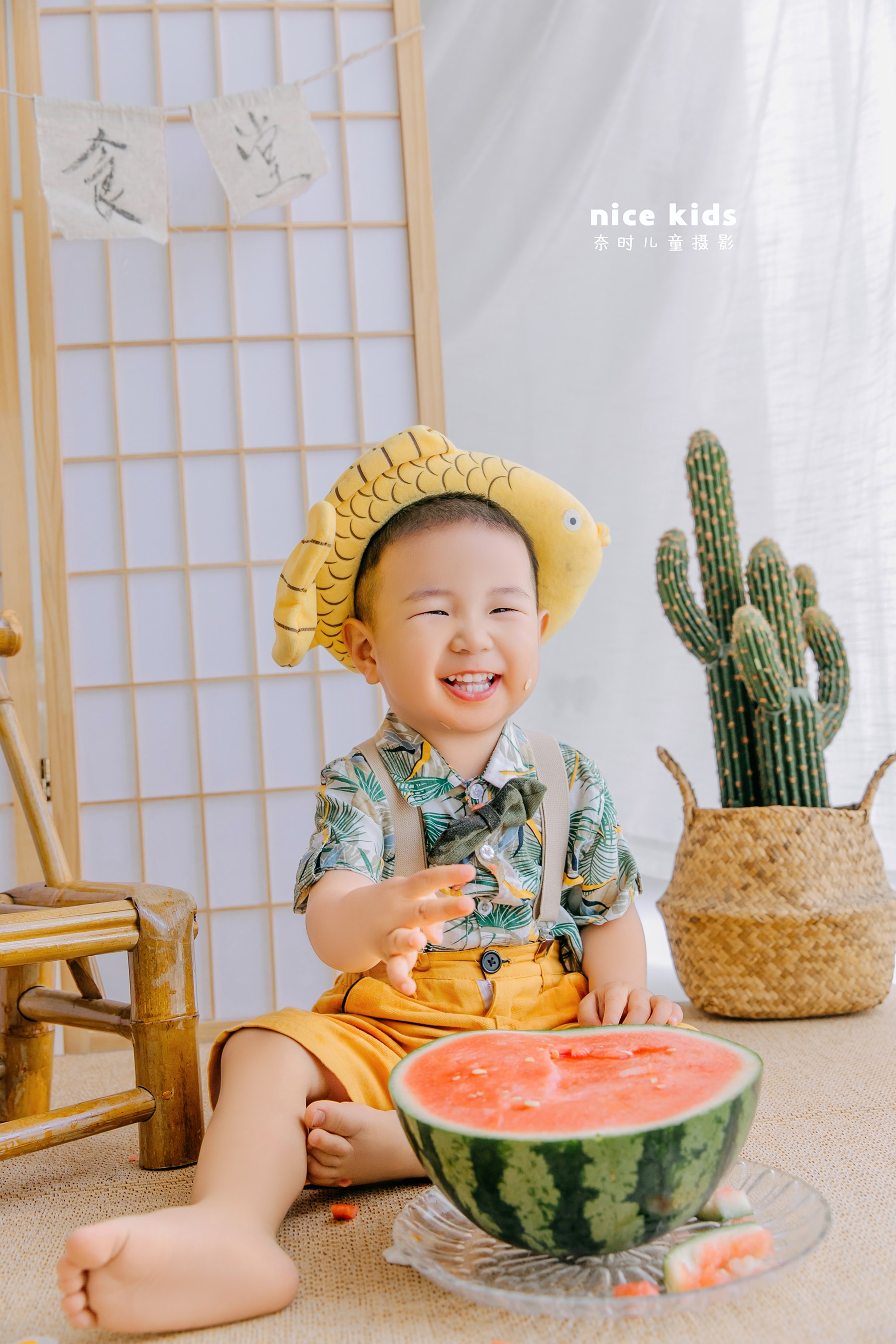 吃西瓜-内景 苏州NICEKIDS奈时儿童摄影周岁照
